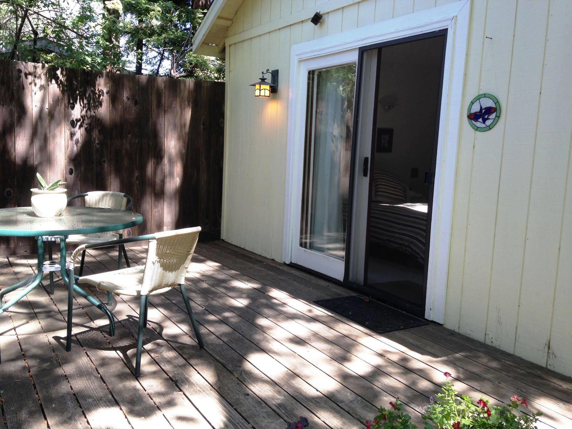 Backyard Garden Oasis Panzió Middletown Kültér fotó